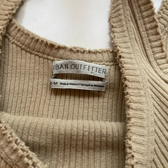 Tan tank - Picture 2 of 2